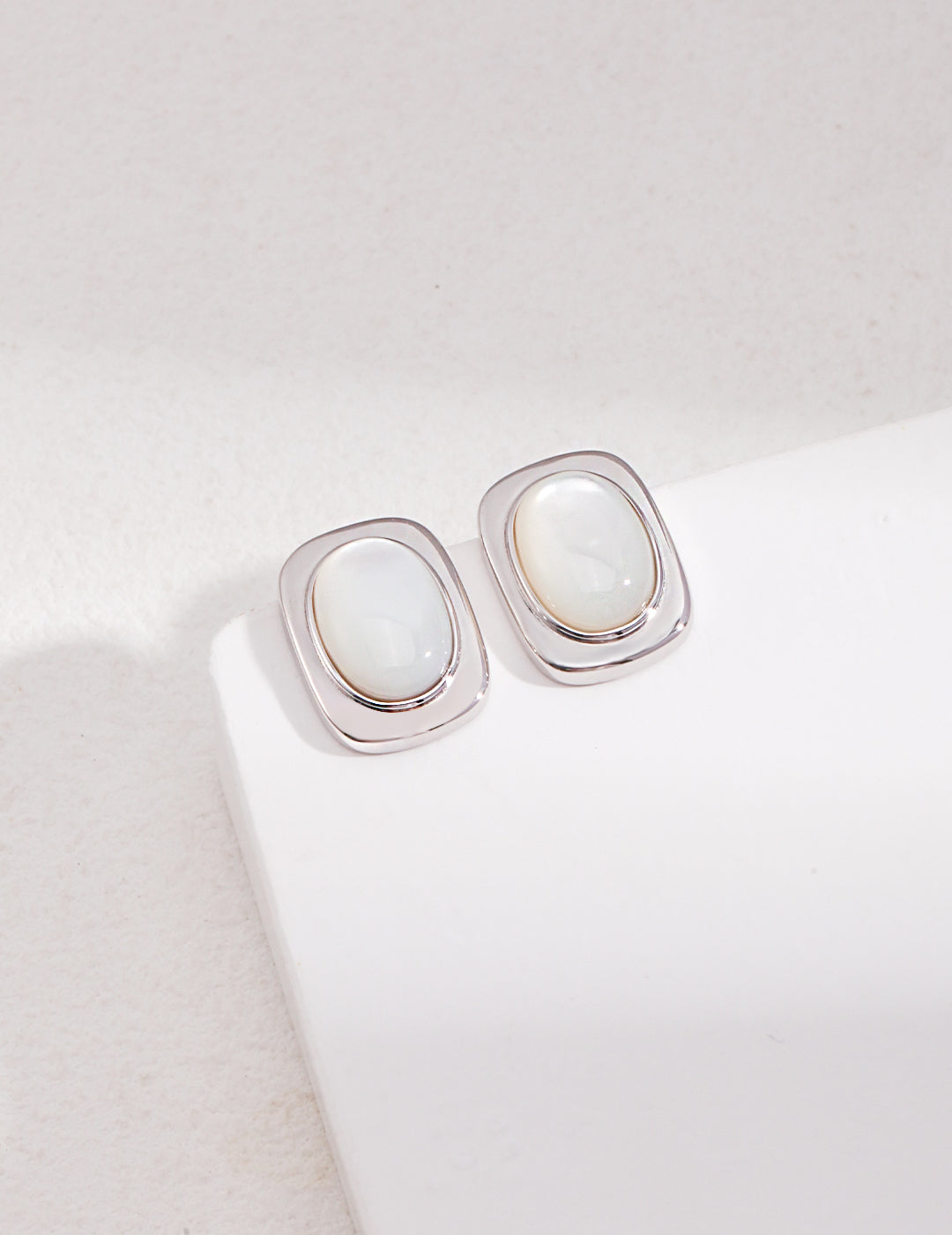 Minimalist Pearlescent Delight Earrings-E0922